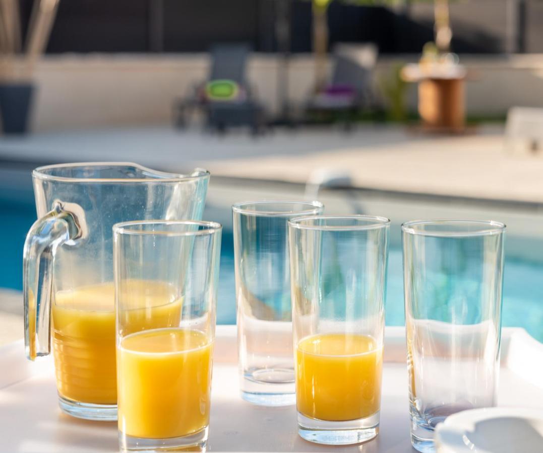 Villa des Oliviers : Sublime villa avec piscine chauffée et privée, terrasse de 185m² Bon-Encontre Extérieur photo