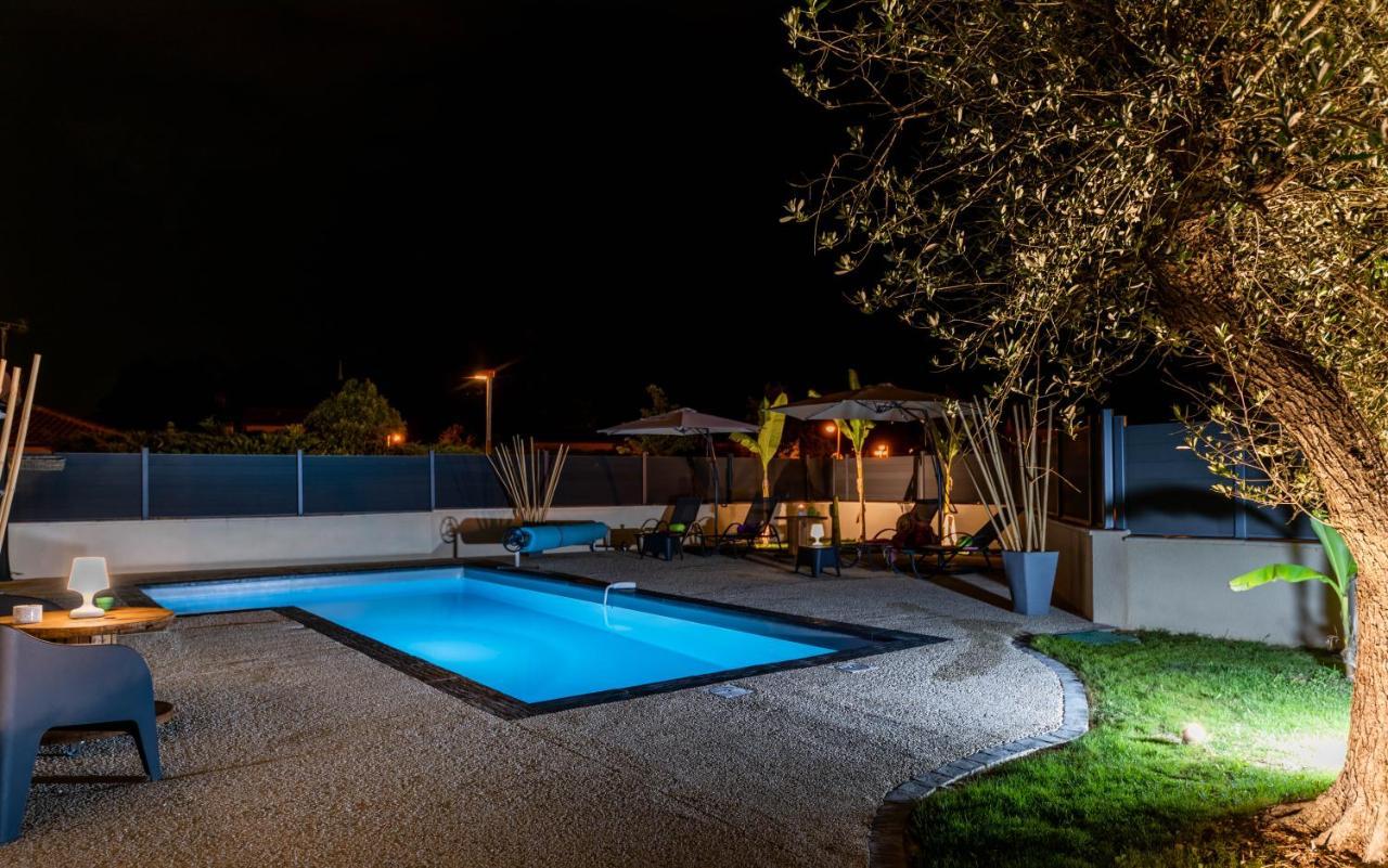 Villa des Oliviers : Sublime villa avec piscine chauffée et privée, terrasse de 185m² Bon-Encontre Extérieur photo